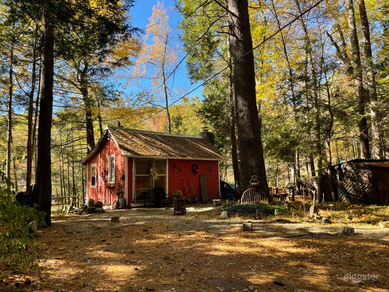  New England-Style Cabin On The River 