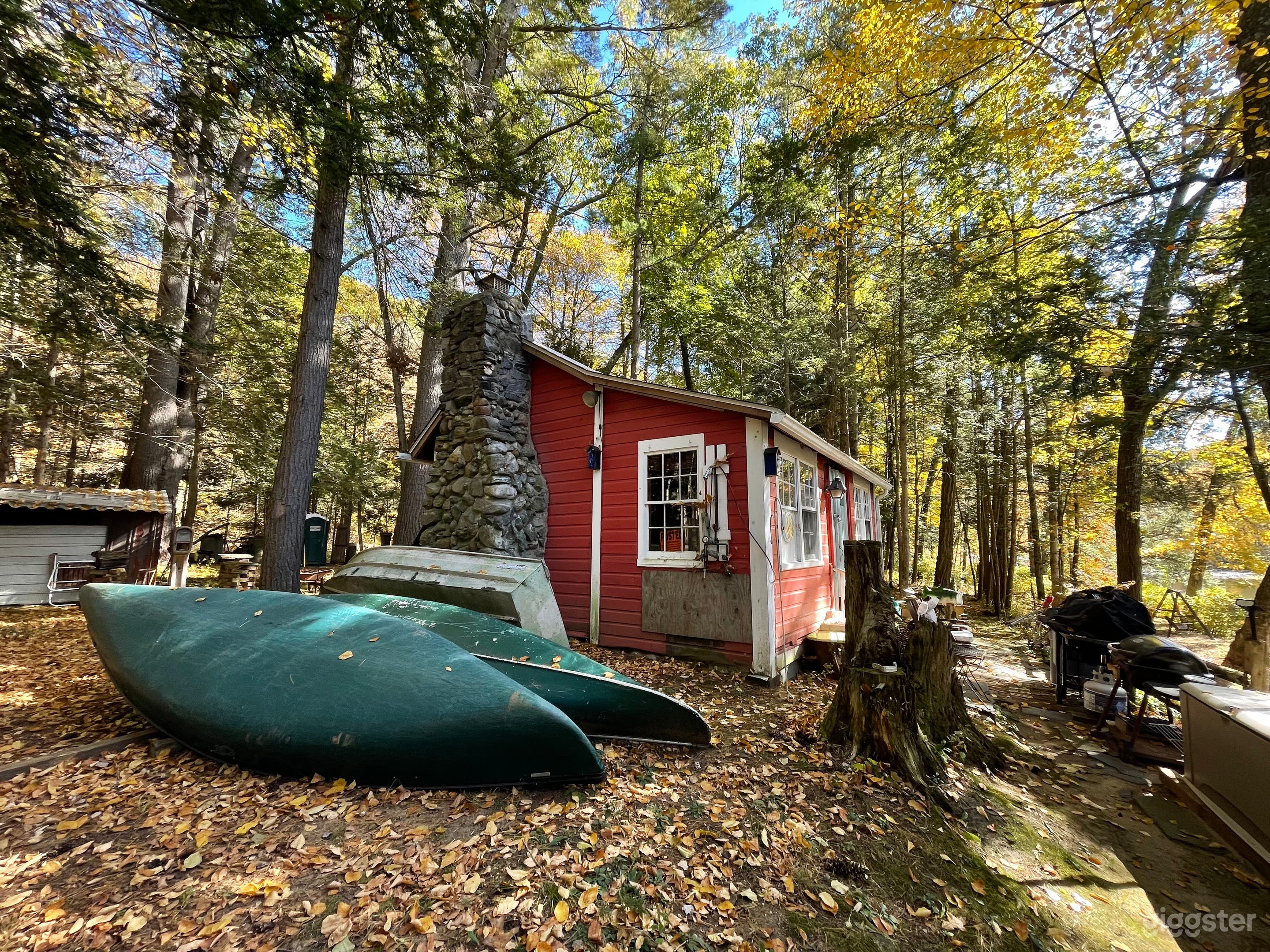 New England-Style Cabin On The River Photo 4
