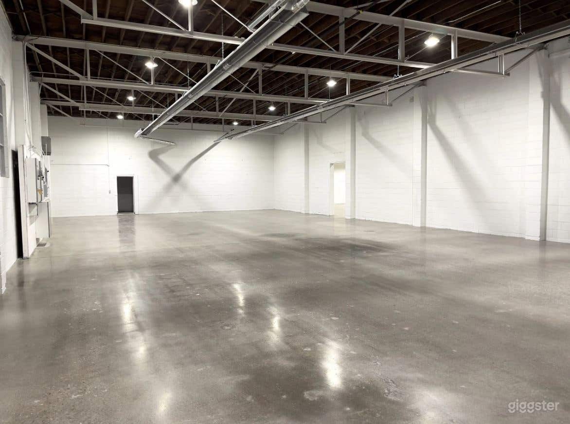 STUDIO B 80′ x 40 Photo 4