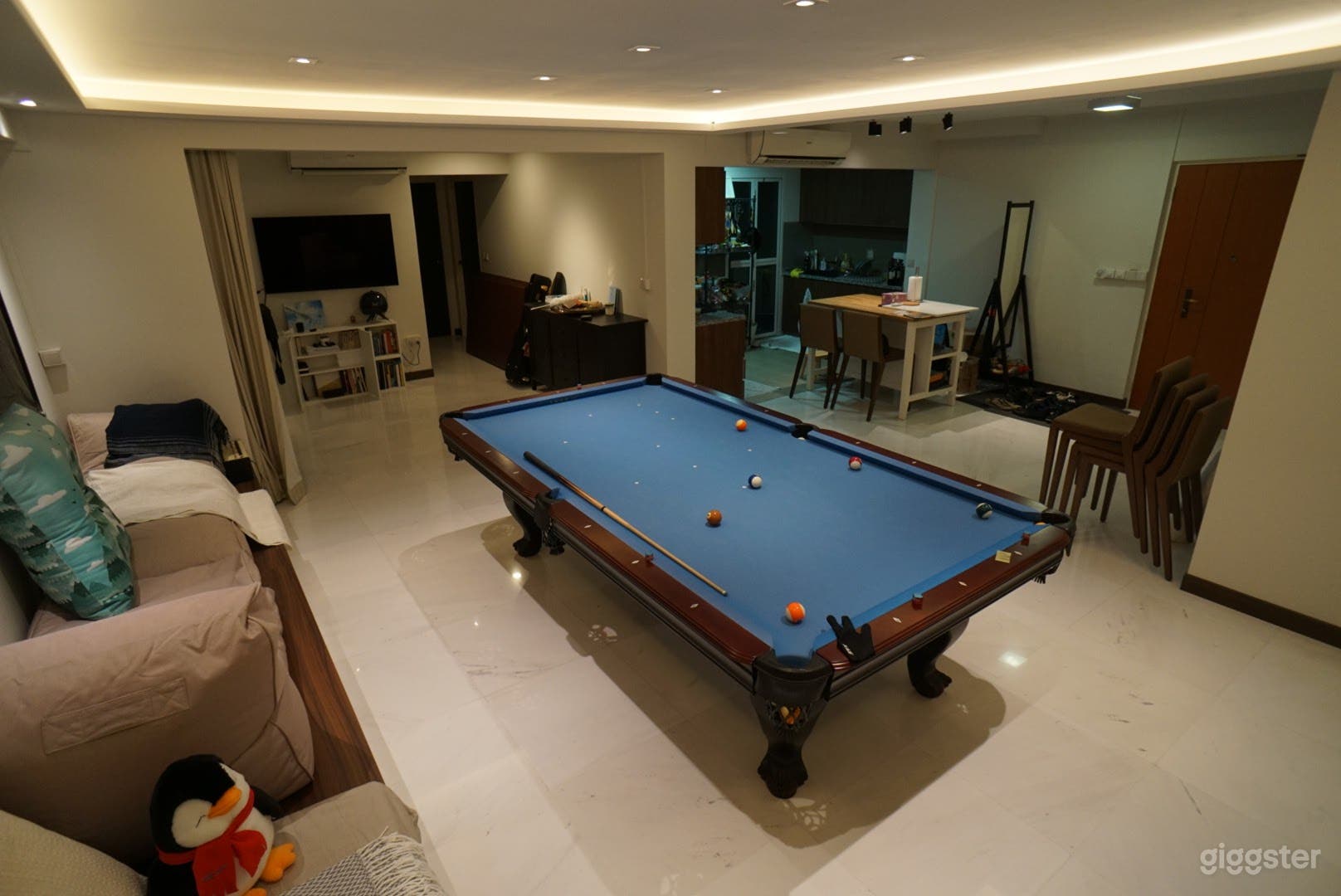Large Dining/Pool Table in 5-rm HDB Photo 2