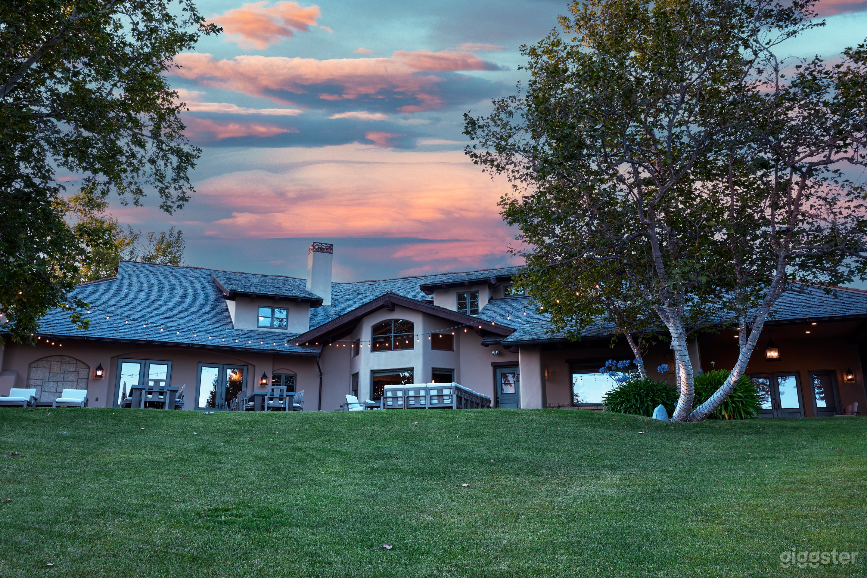 Eclectic Tuscan Villa with Sublime Views Photo 1