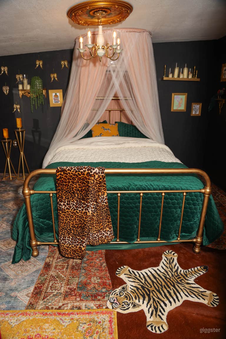  Unique Creative Photo Studio with Backdrops, Sets & Boudoir 