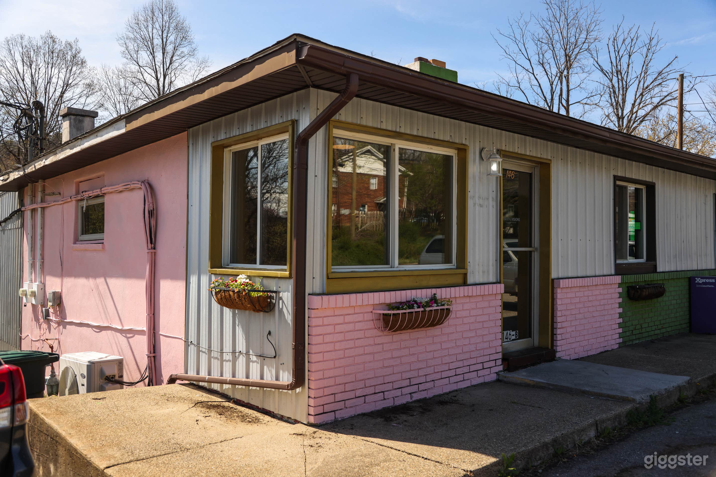 Unique Creative Photo Studio with Backdrops, Sets & Boudoir Photo 2