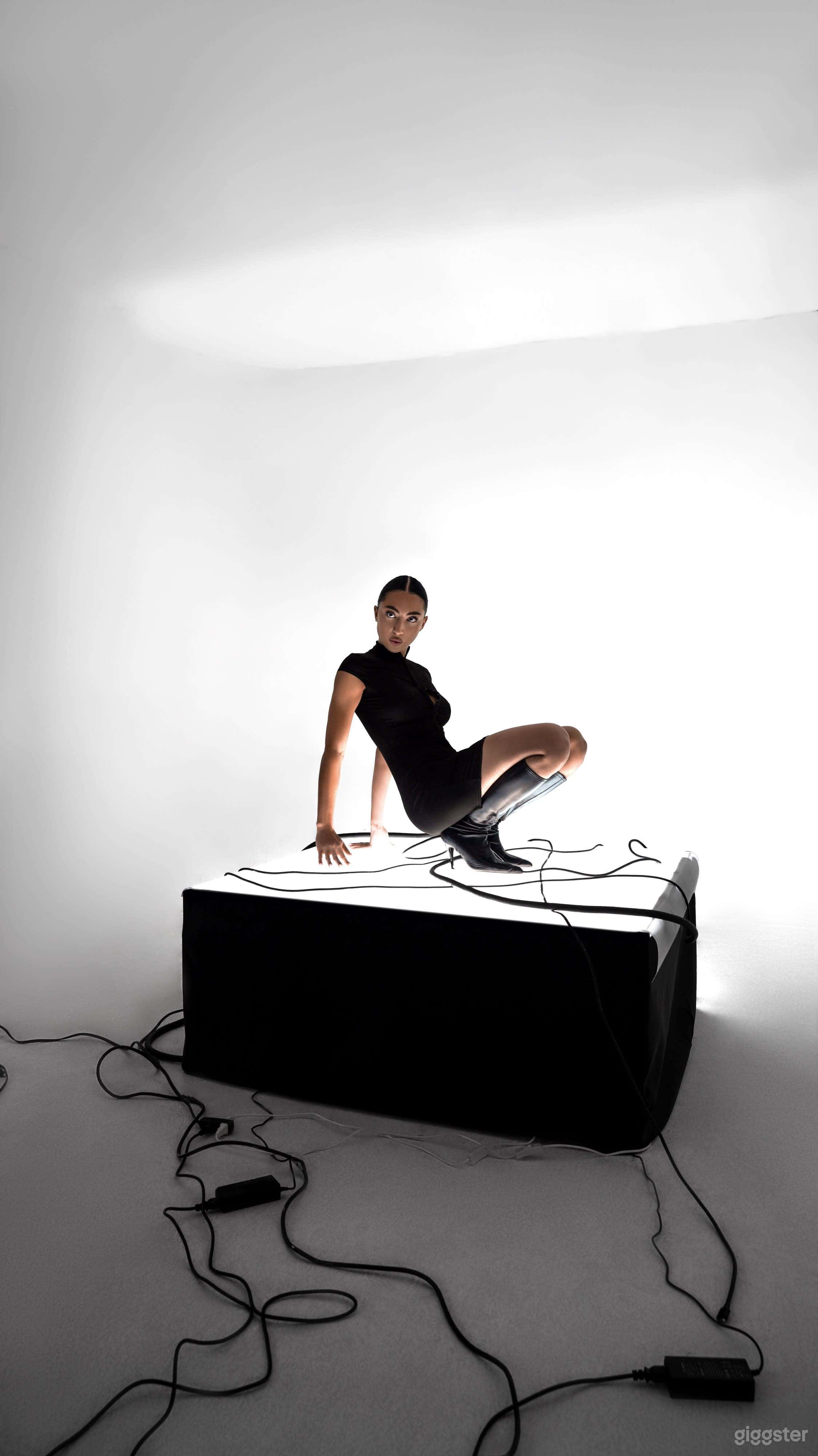 16-Set Photo & Video Studio DTLA | Exclusive Use Photo 3