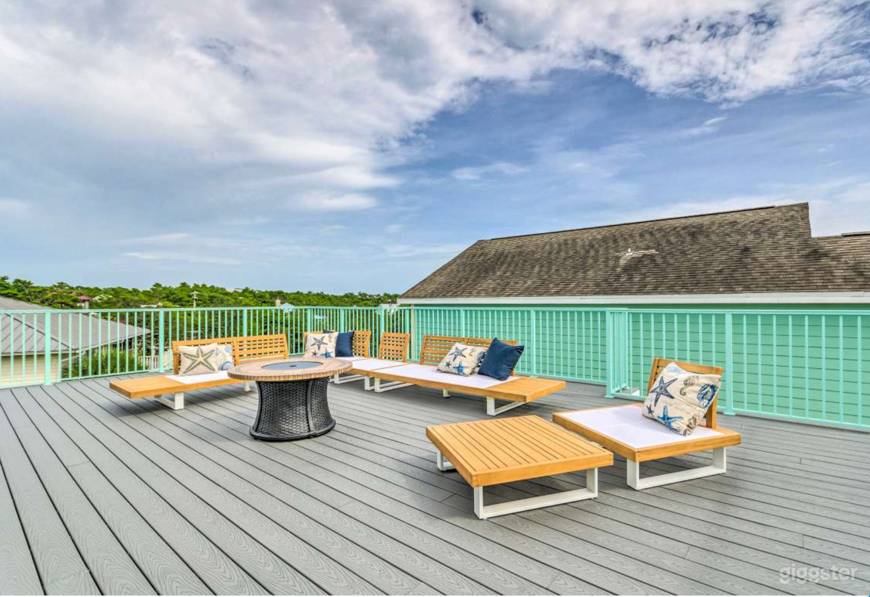 Rooftop deck where you can watch movies and feel ocean breeze