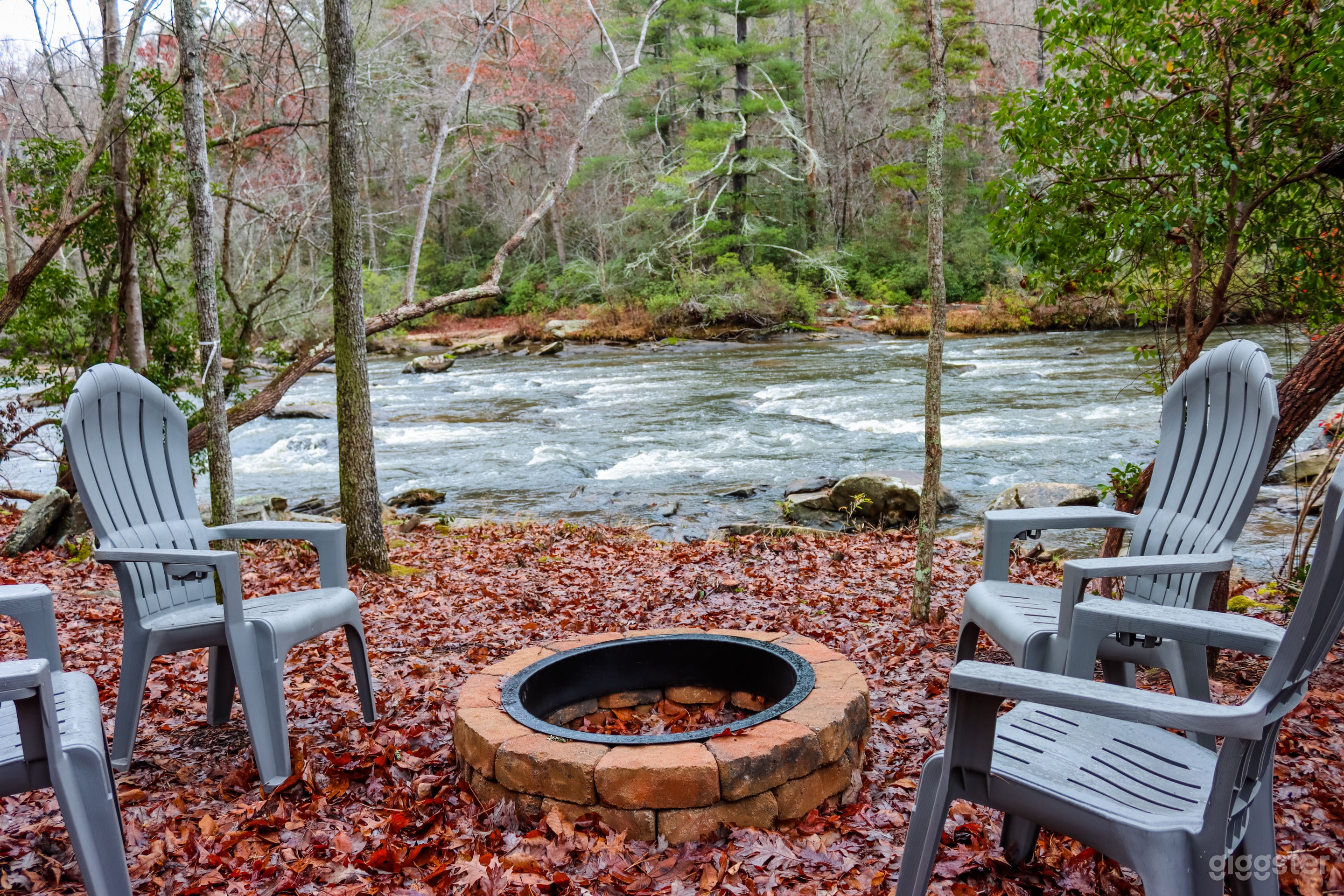 Riverside Bliss: Perfect Secluded Event Venue  Photo 2