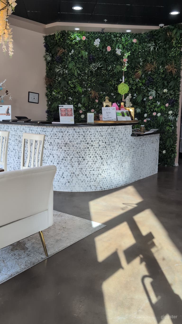  Cozy & Modern Workspace in Prime Location 