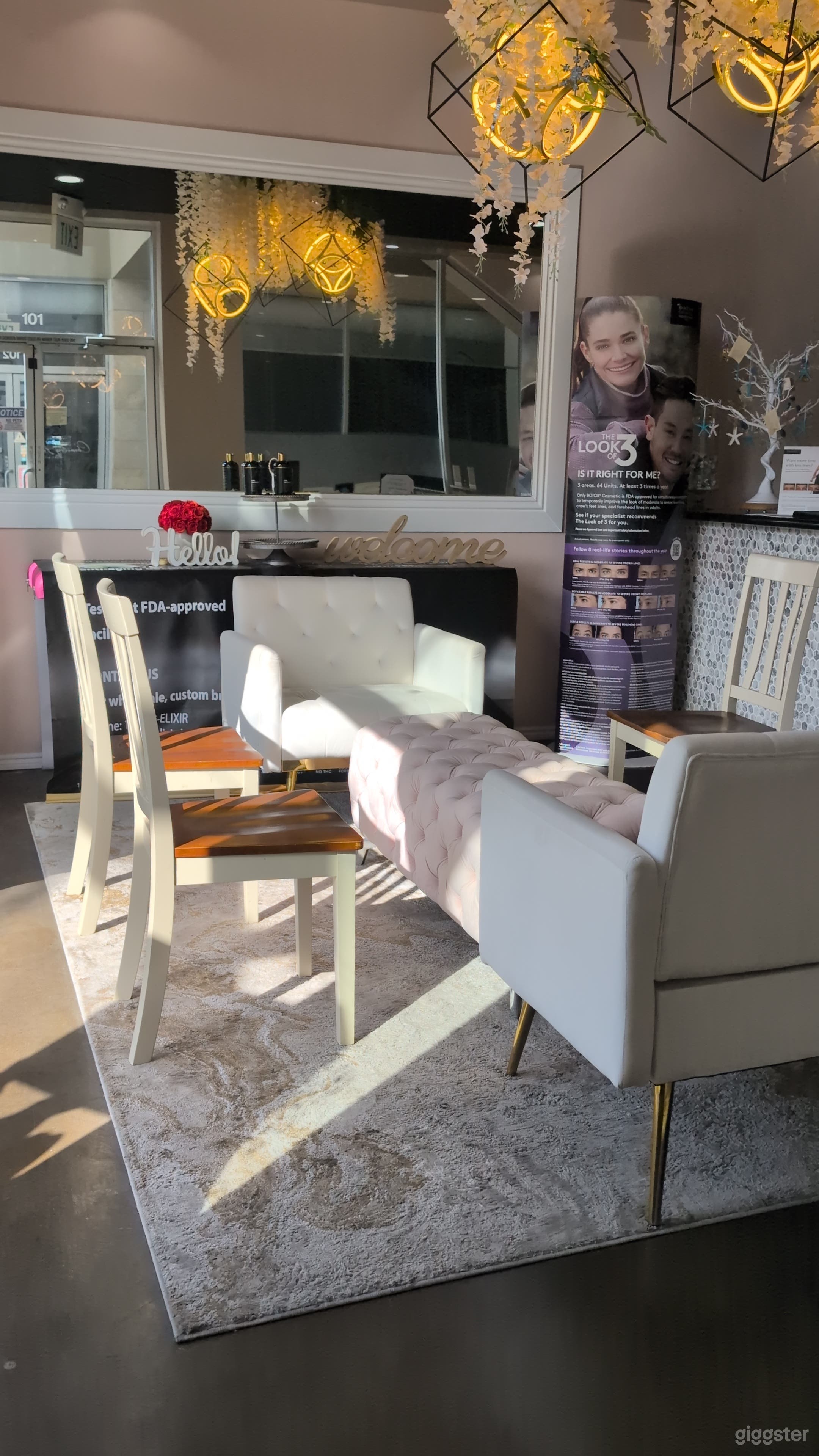 Cozy & Modern Workspace in Prime Location Photo 4