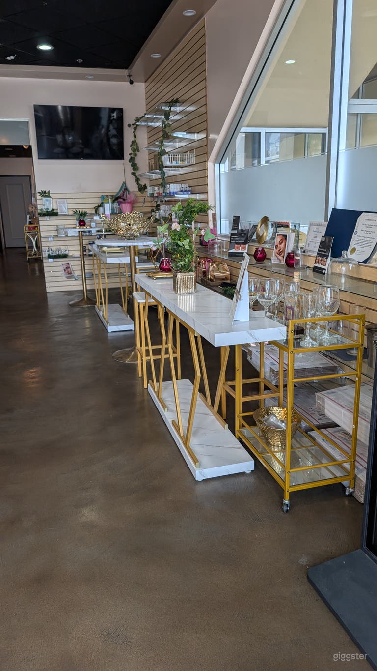  Cozy & Modern Workspace in Prime Location 