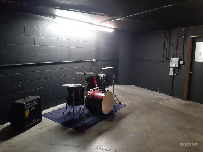  Multi-use Warehouse Studios 