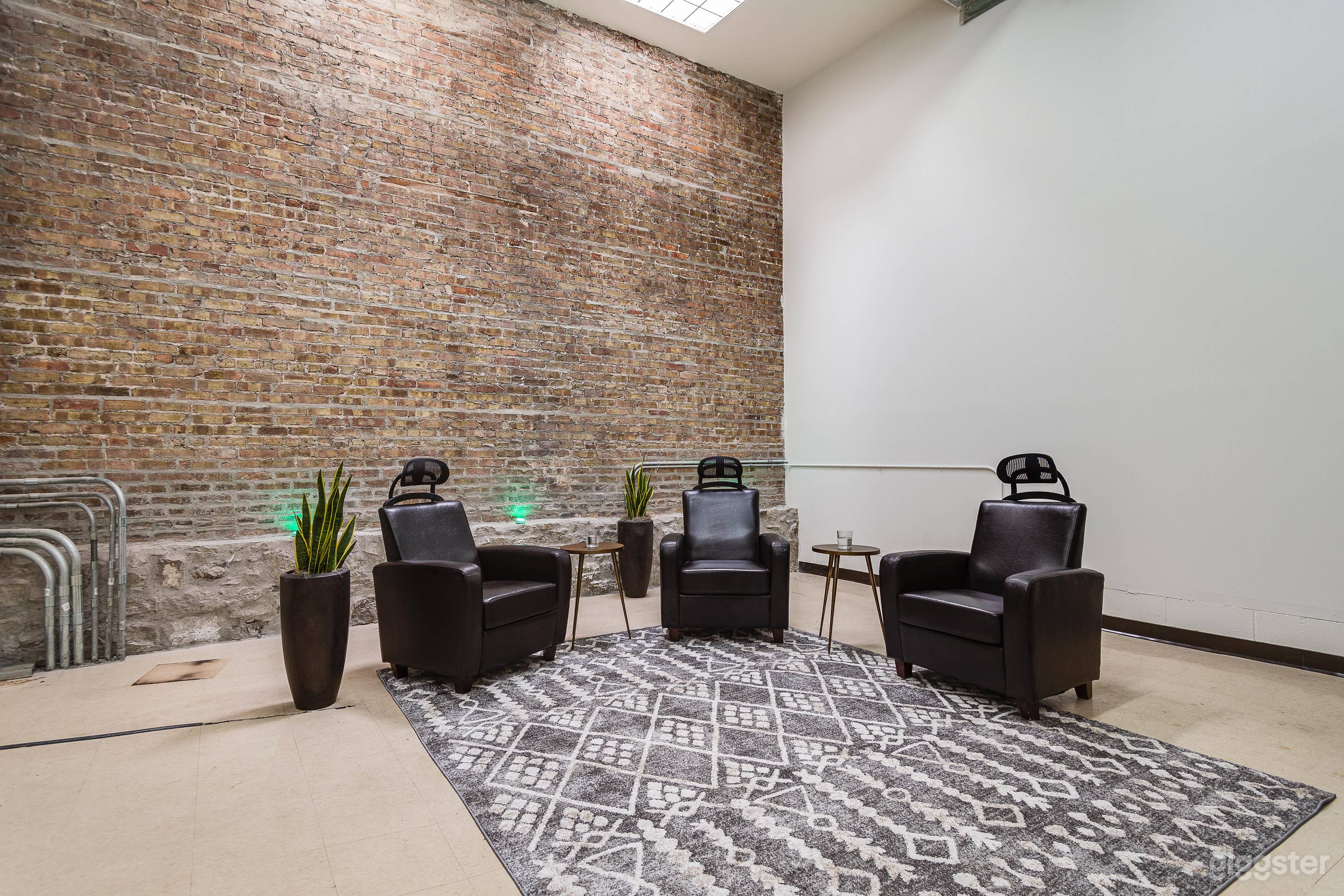 Studio Lounge (side view)