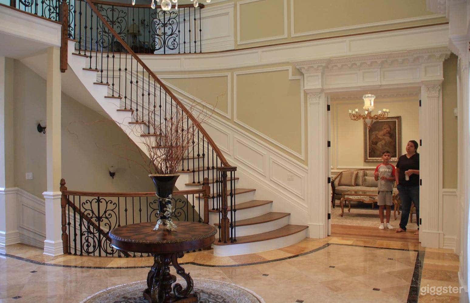 Elegant Georgian style mansion  Photo 2