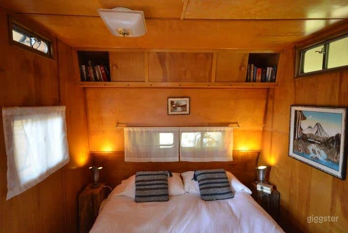 Modern Beam Structured Cabin Photo 4