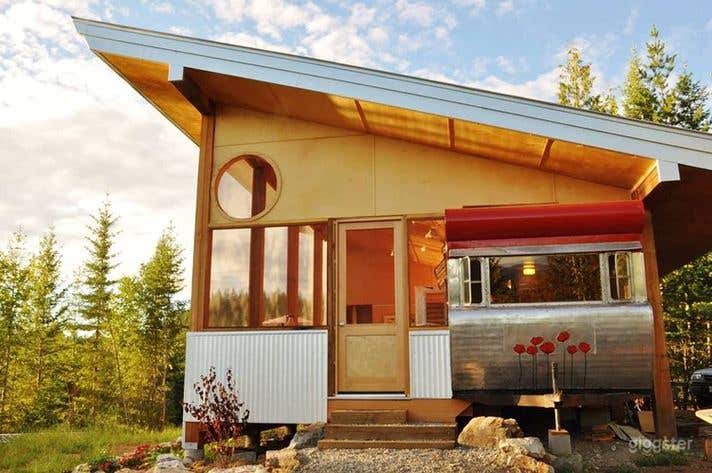 Modern Beam Structured Cabin Photo 1