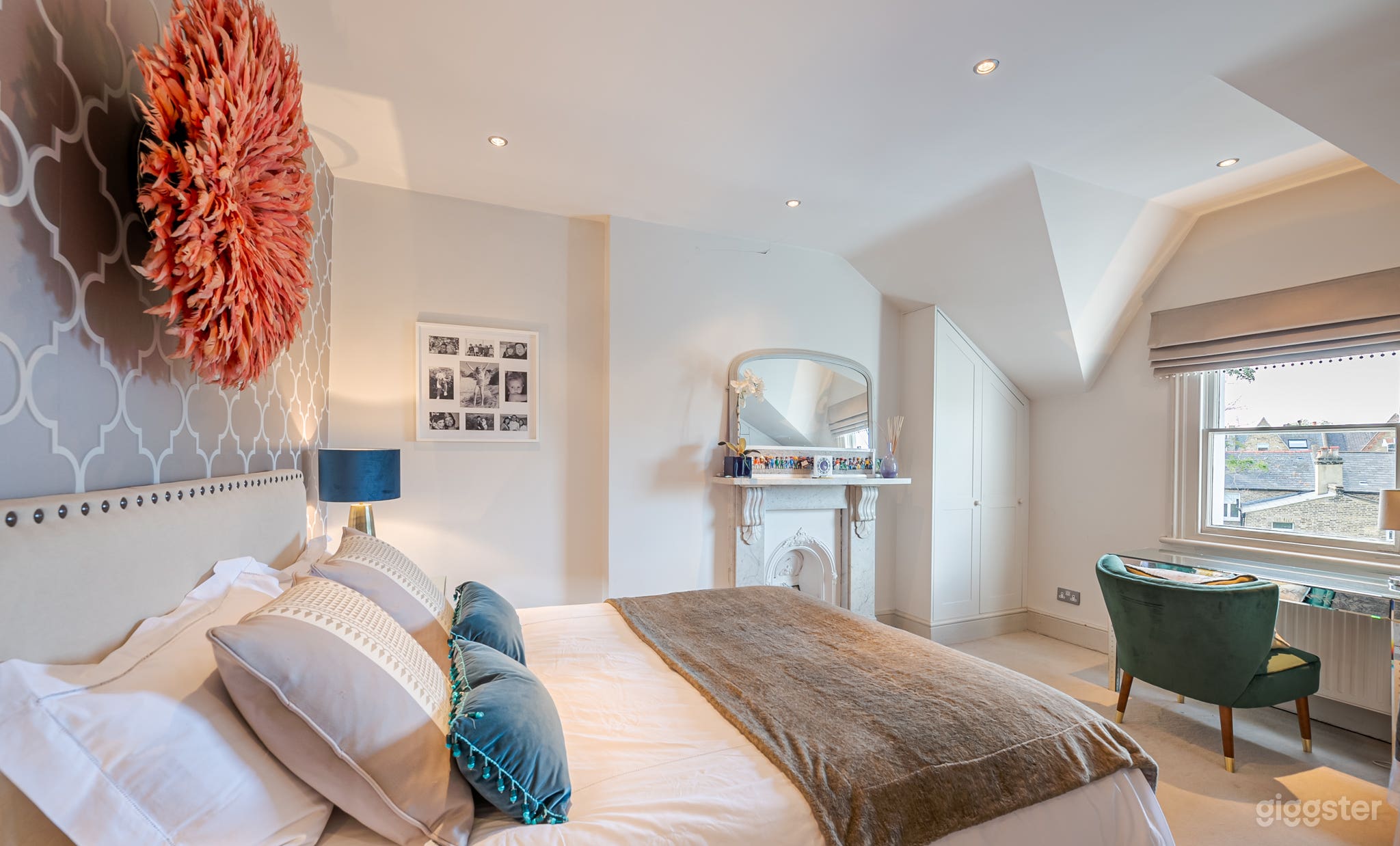 Wandsworth Home With Outdoor Split-Level Dining Photo 4