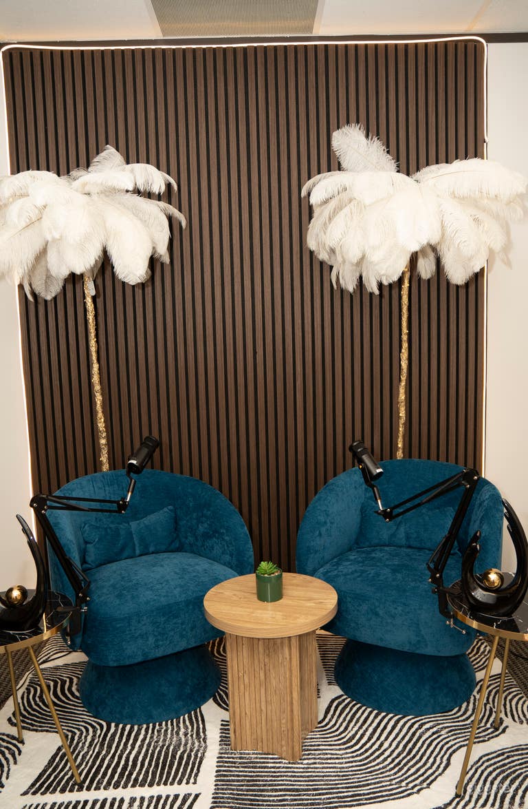  6 Creative Sets in 1 Photo Studio: Lifestyle, Birthdays, etc 