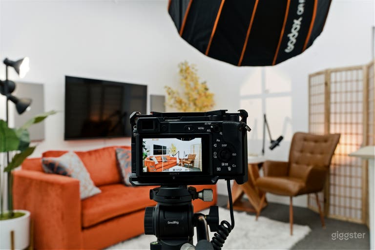  Couch Talk |  Podcast & Conversation Studio 