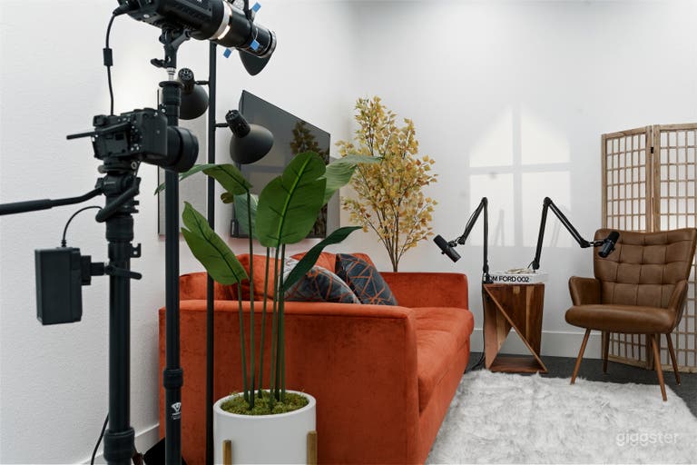  Couch Talk |  Podcast & Conversation Studio 