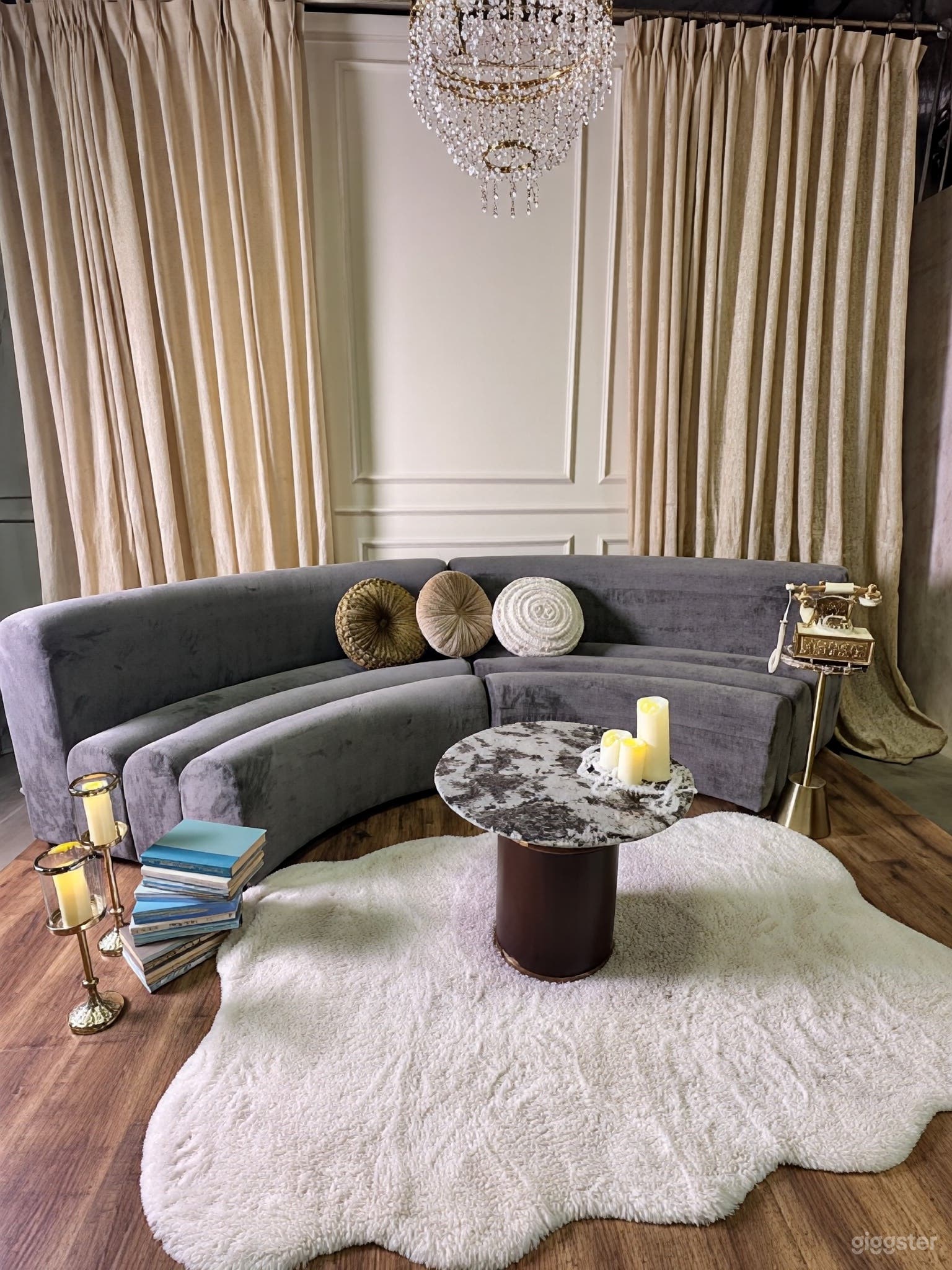 Minimalist Lounge: Curved Velvet Sectional - Photo Studio Photo 2