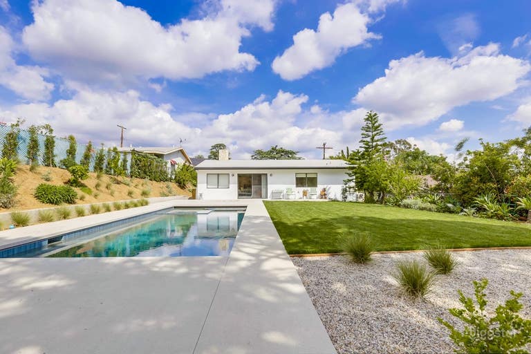  Family Home w/ Pool and Jacuzzi 