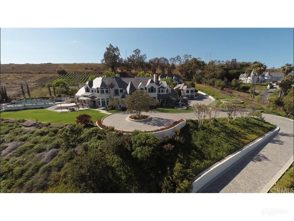 Dream mansion for shoot Photo 3