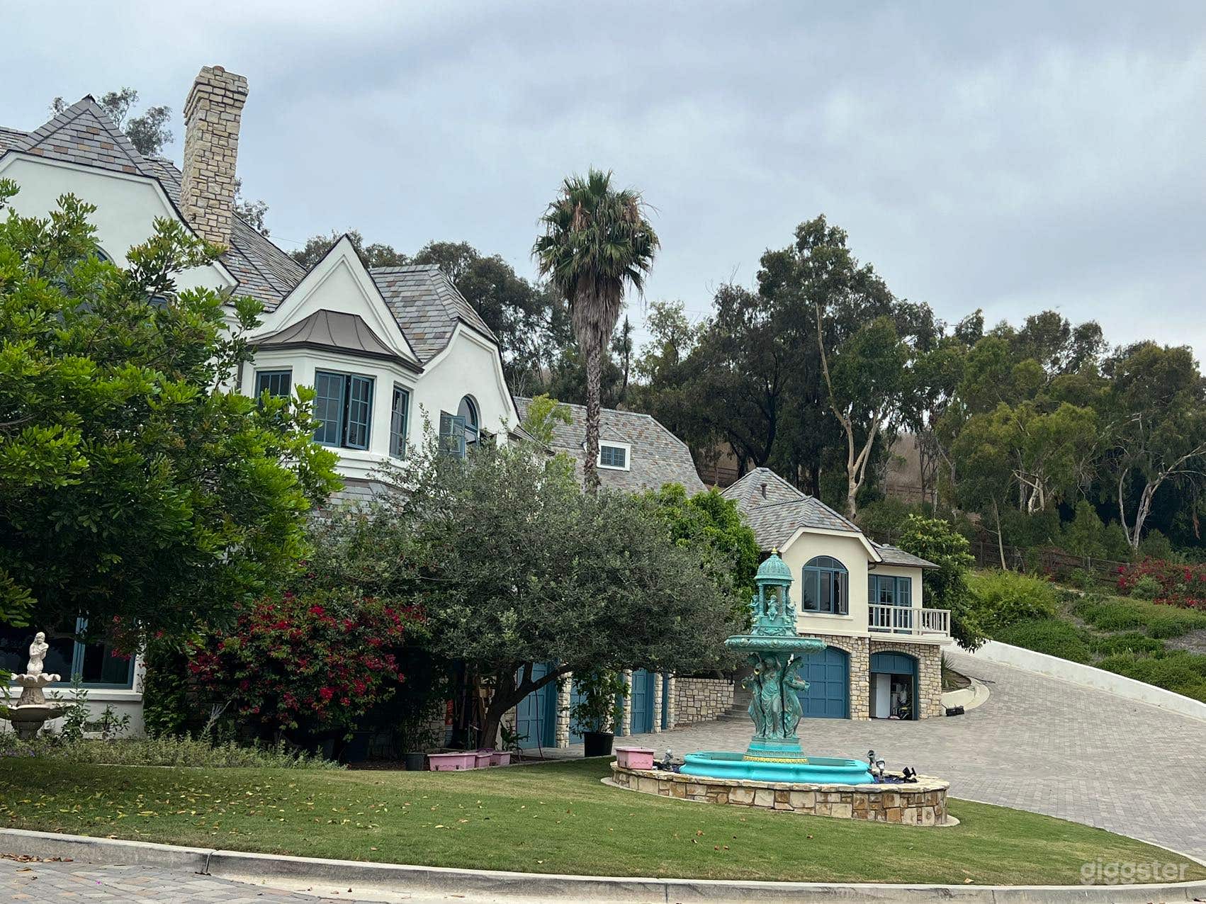 Dream mansion for shoot Photo 2