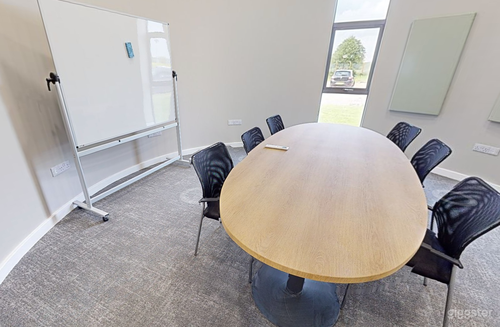 Modern Meeting Room 6 in Cambridge Photo 2