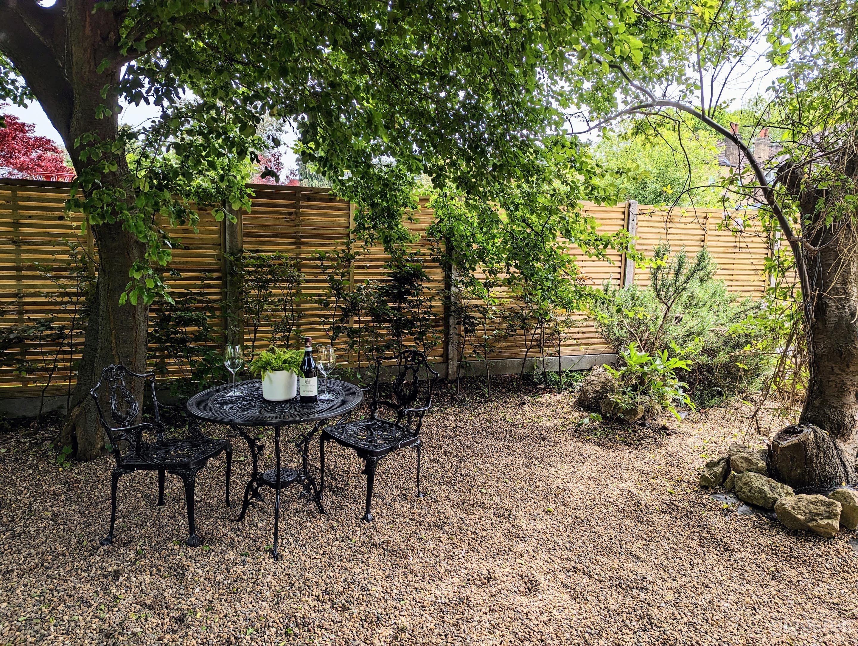 Spacious and Charming Backyard Hideaway Photo 3