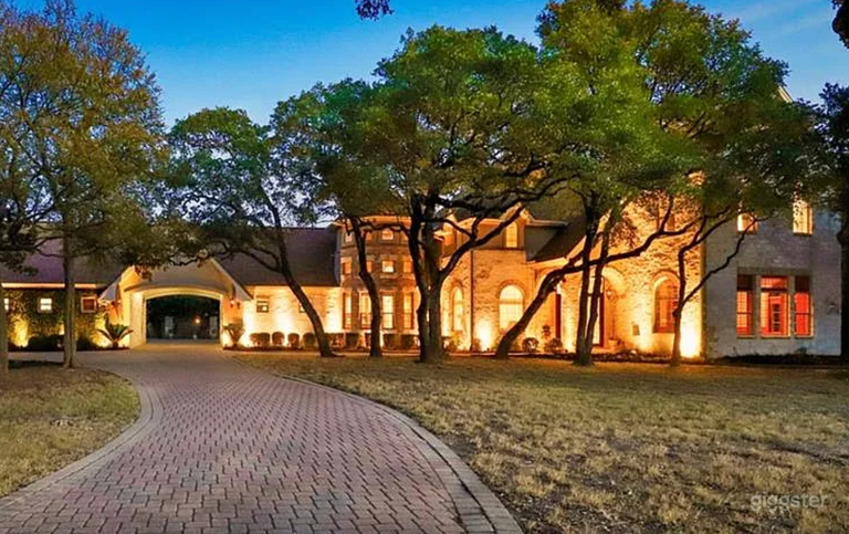  Le Petit Chateau Of Austin 