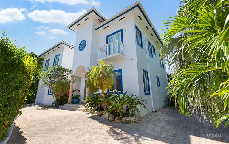  Modern Luxury Residence with Expansive Backyard (fullbuyout) 