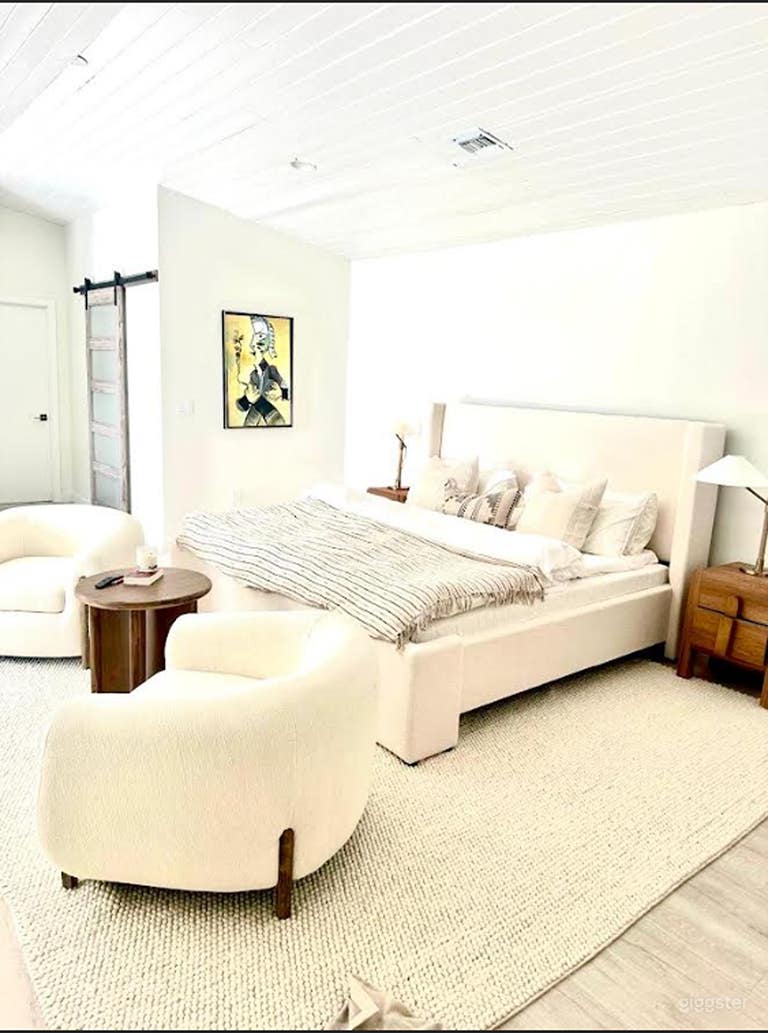  Modern Luxury Residence with Expansive Backyard (fullbuyout) 