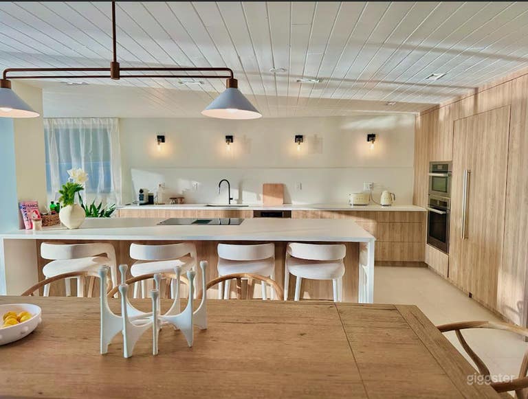  Modern Luxury Residence with Expansive Backyard (fullbuyout) 