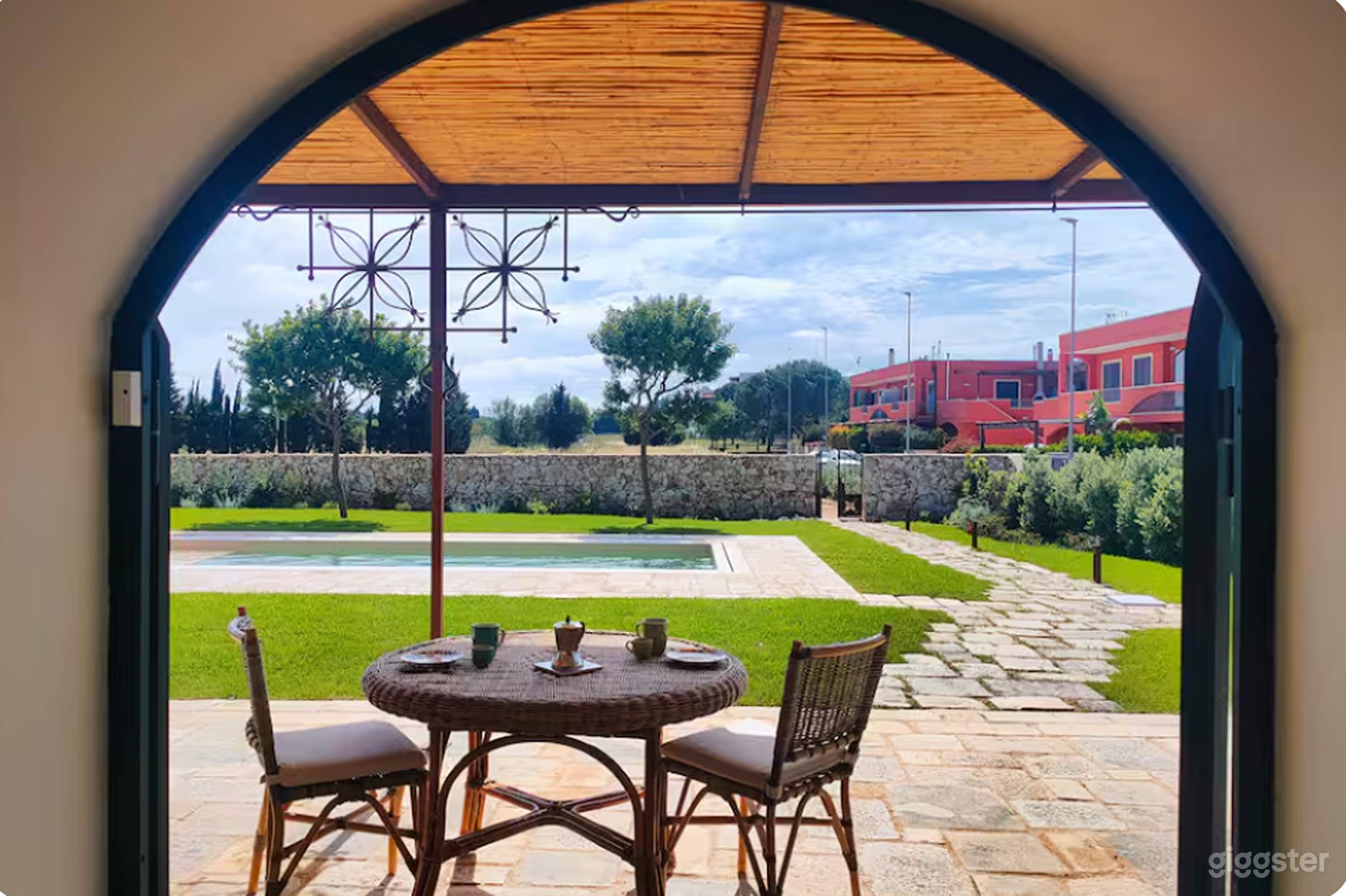 Foto di Rifugio Privato con Piscina Serena per Uso Esclusivo 1