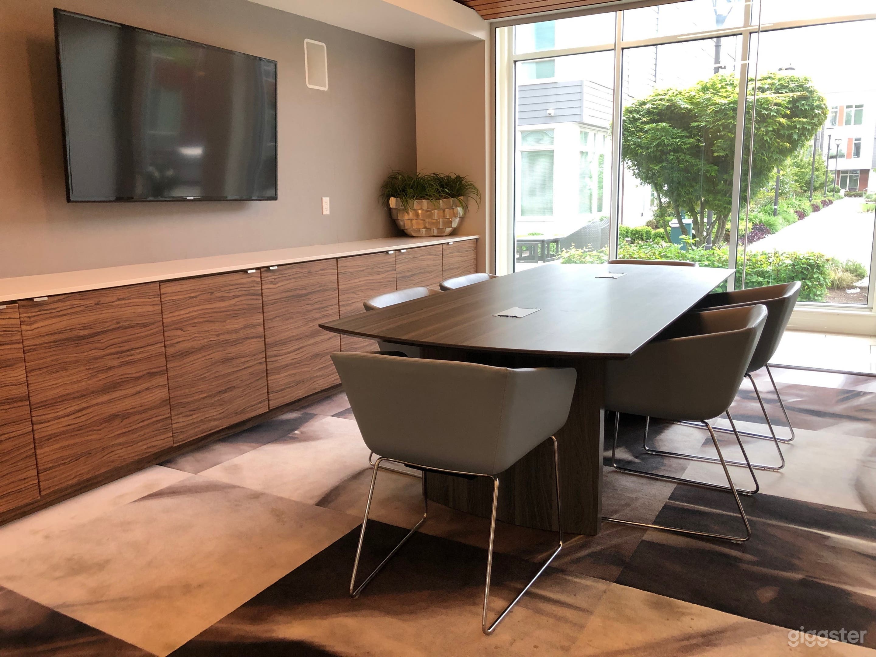 Bright Conference Room #1 in Columbia City Photo 1