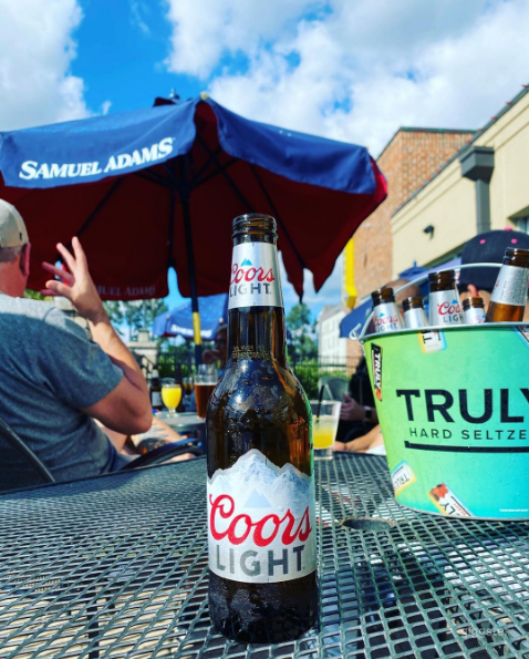  Charming and Green Outdoor Patio 