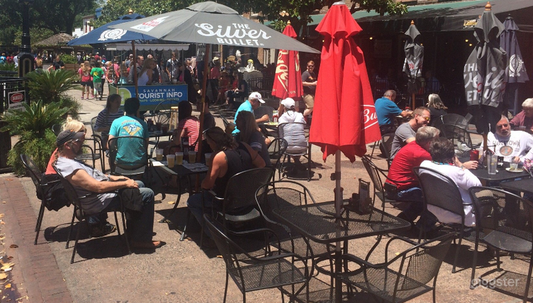  Charming and Green Outdoor Patio 