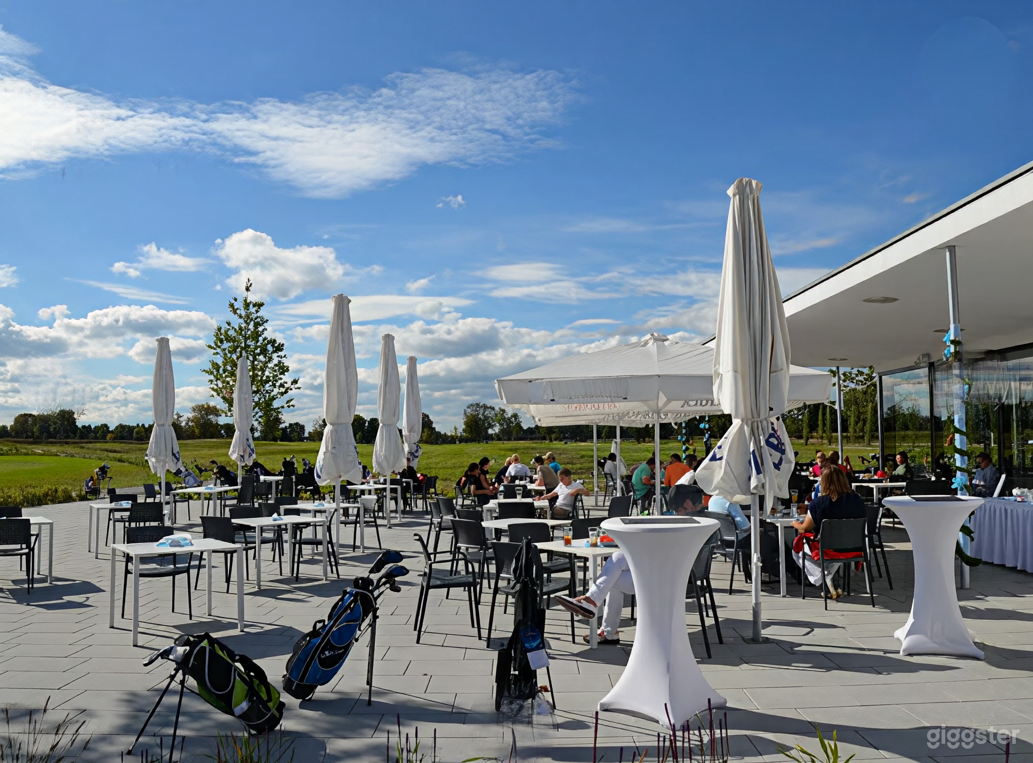 Veranstaltungs und Gastronomiebereich am Golfplatz Foto 3