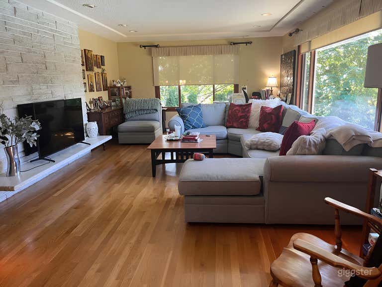  Absolutely Immaculate Bridlemile Home 