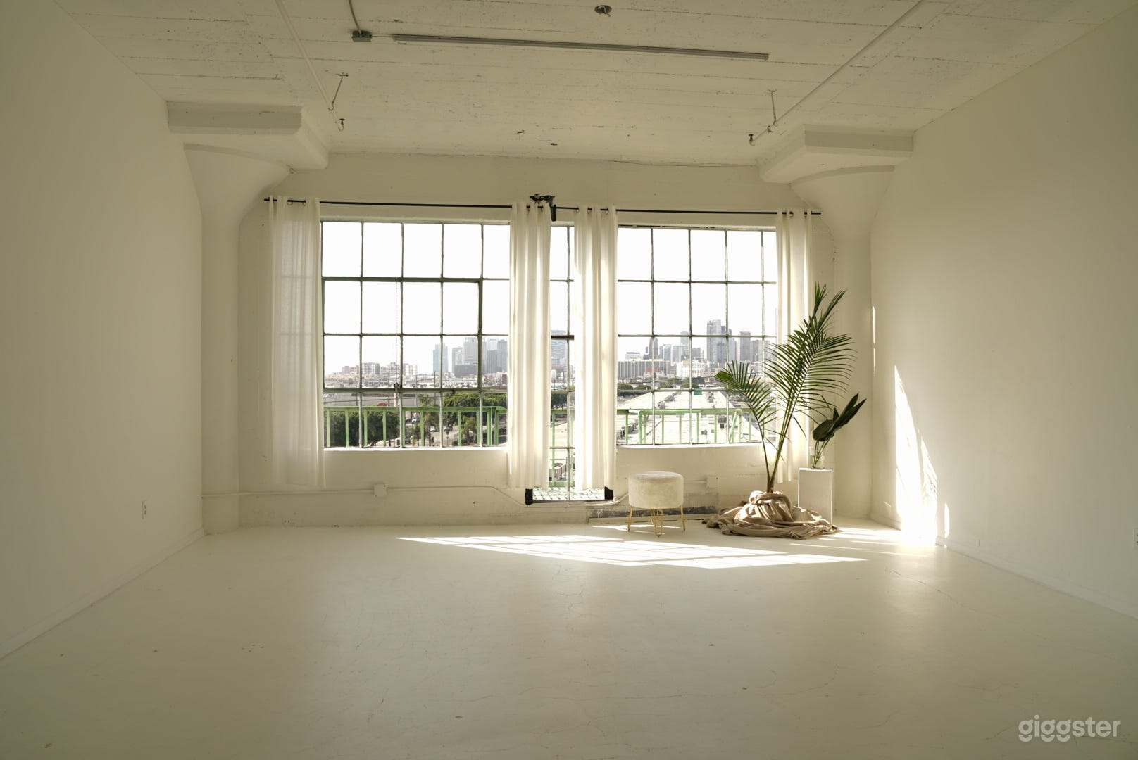 Modern &amp; Natural Daylight Studio with DTLA View Photo 1