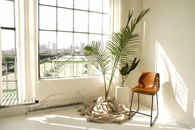  Modern & Natural Daylight Studio with DTLA View 