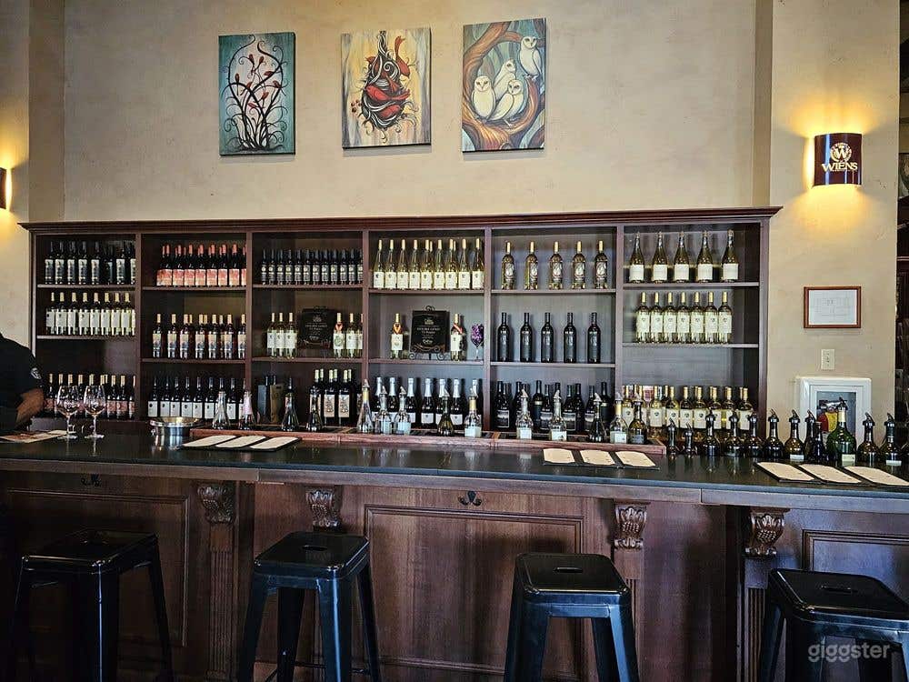 Vintage-styled Tasting Room Photo 3