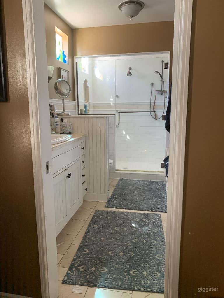  Main bathroom  