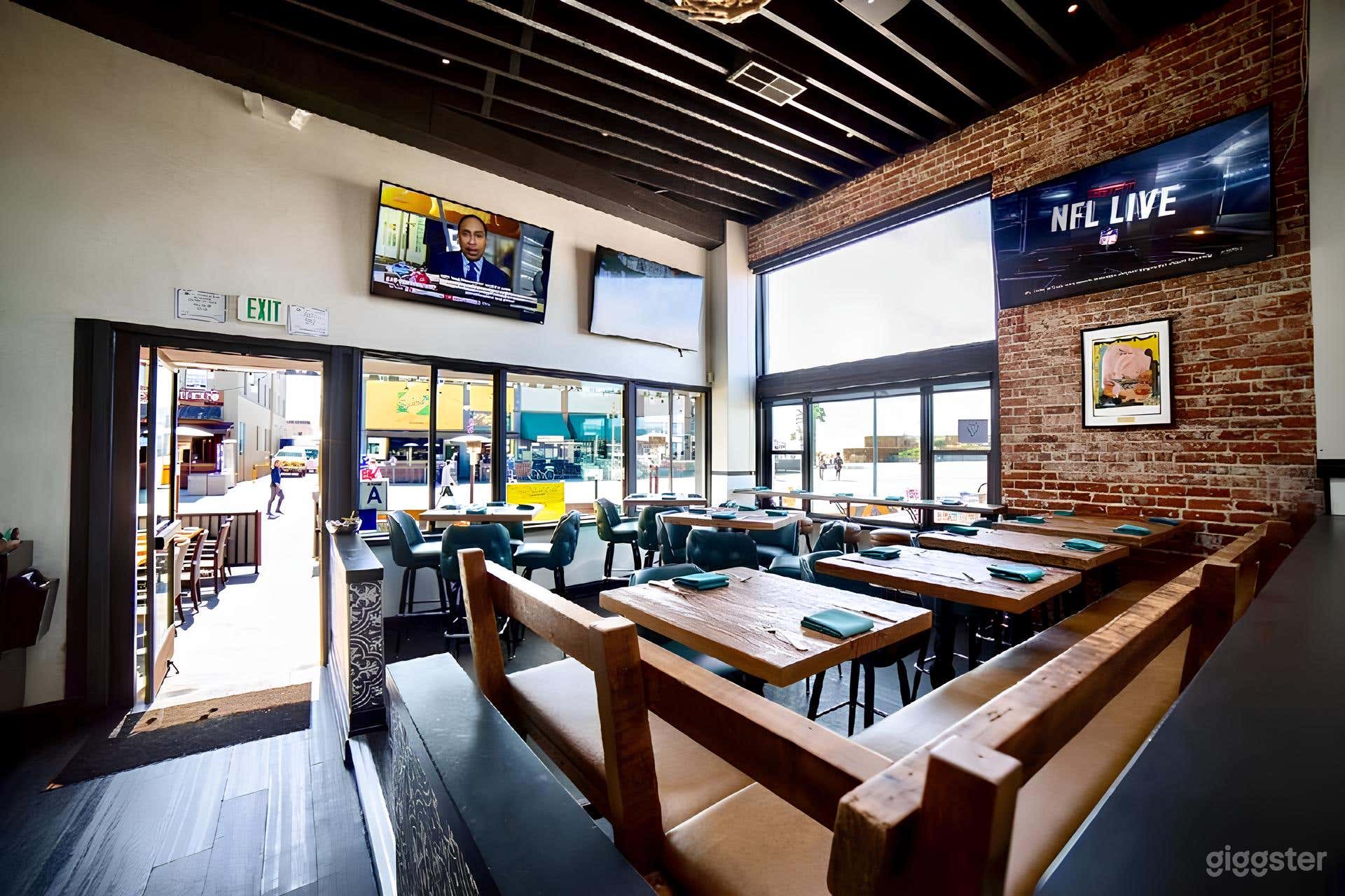 Oceanside Restaurant w/ Bar &amp; Patio in Hermosa Beach (Buyout) Photo 2