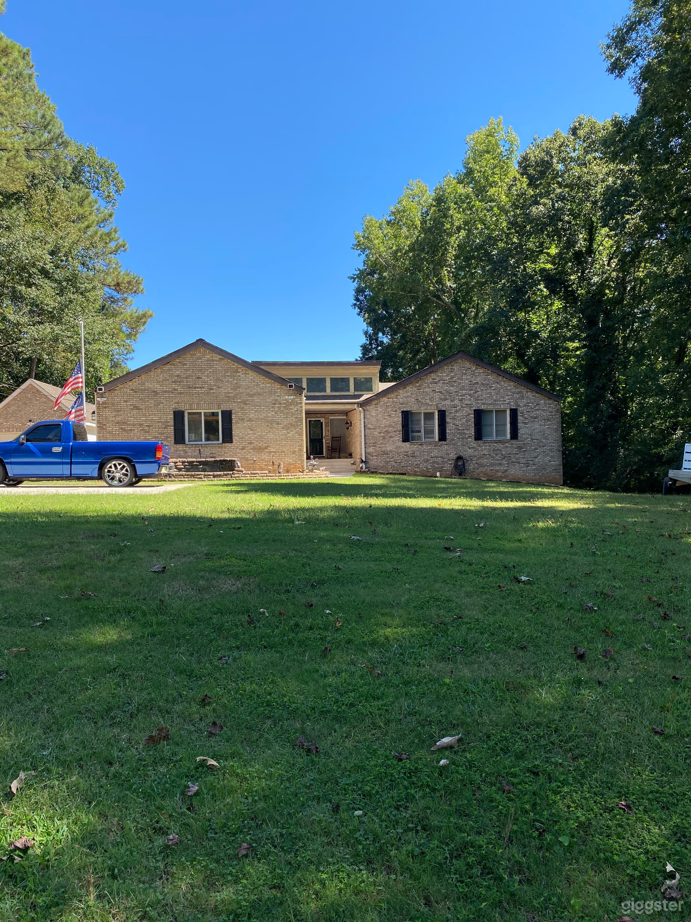 House with pool on lake in Golf community Photo 1