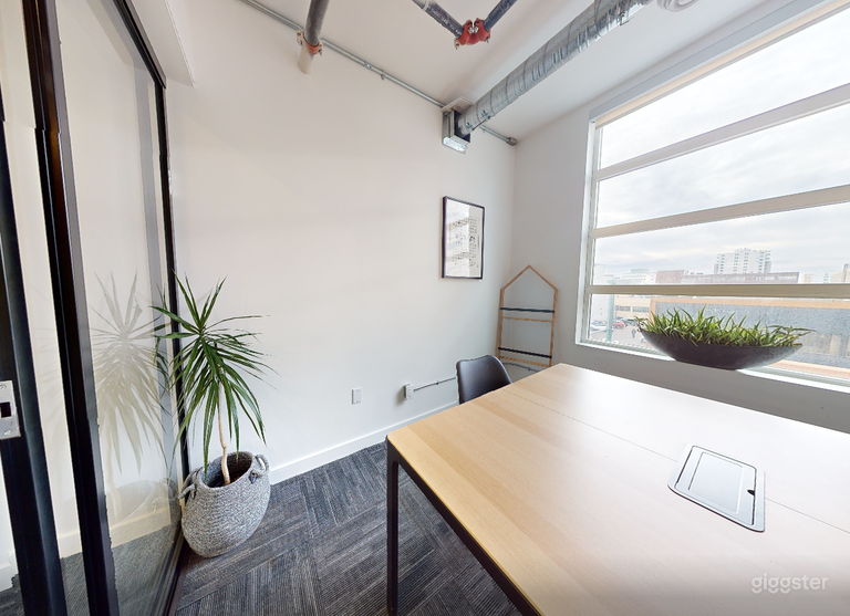  Bright & Private 4-Person Meeting Room 