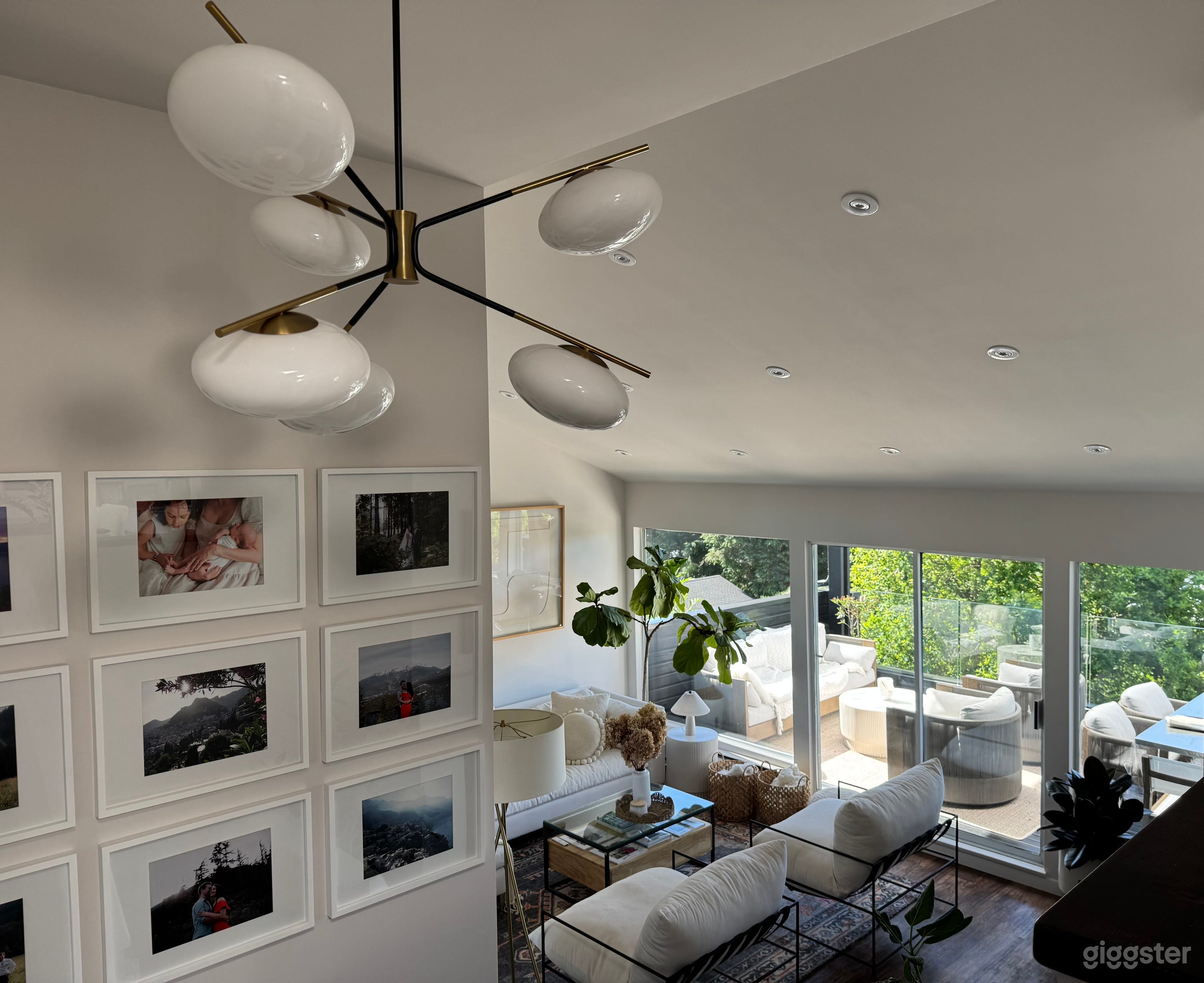 Modern home with spectacular city & harbour views Photo 2