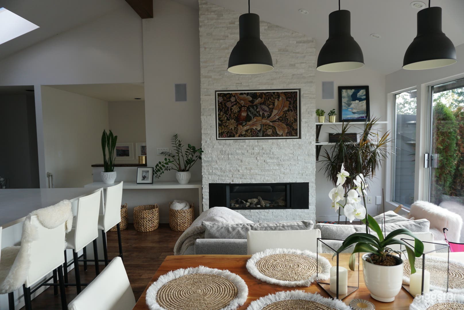 Modern home with spectacular city & harbour views Photo 1