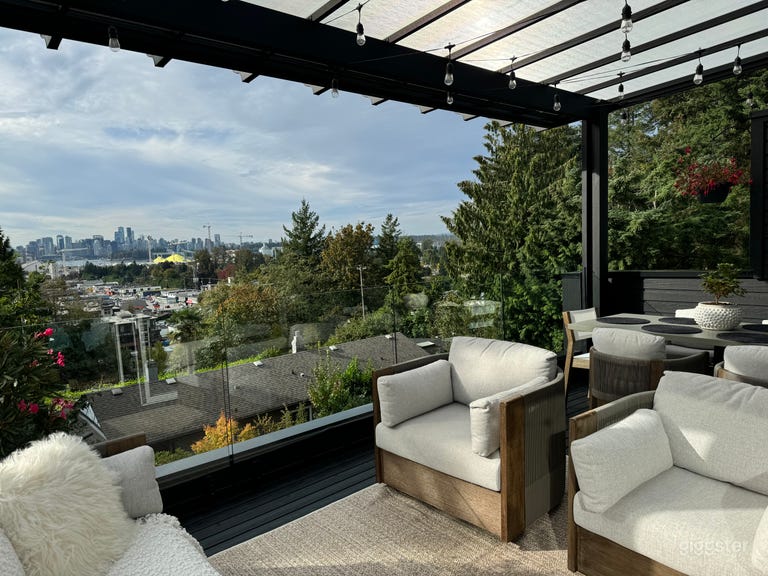  Modern home with spectacular city & harbour views 