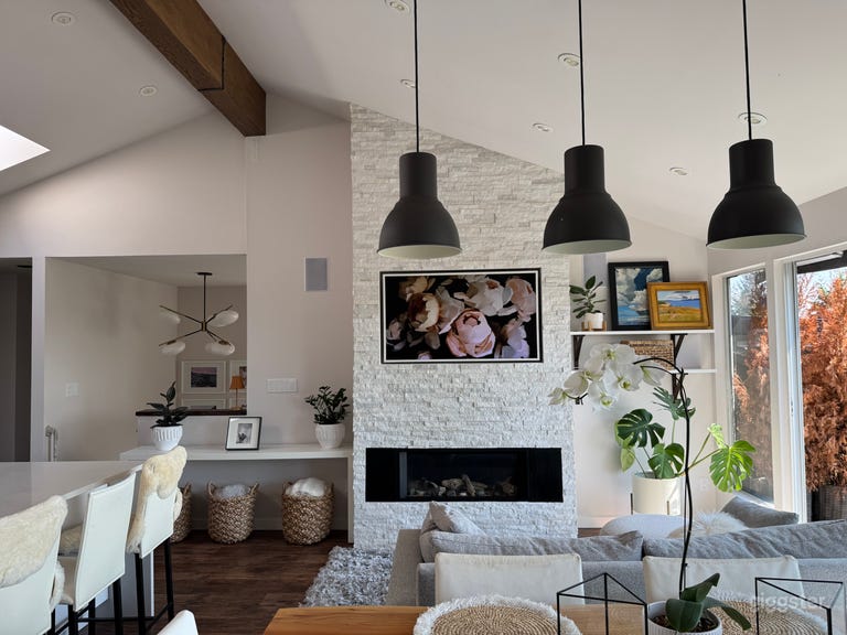  Modern bright home with spectacular city views 