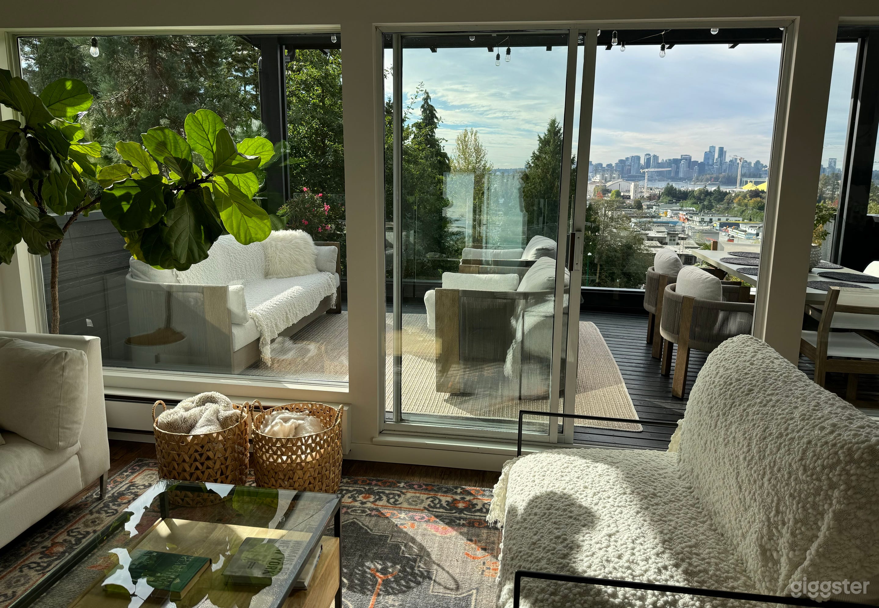 Modern home with spectacular city &amp; harbour views Photo 2